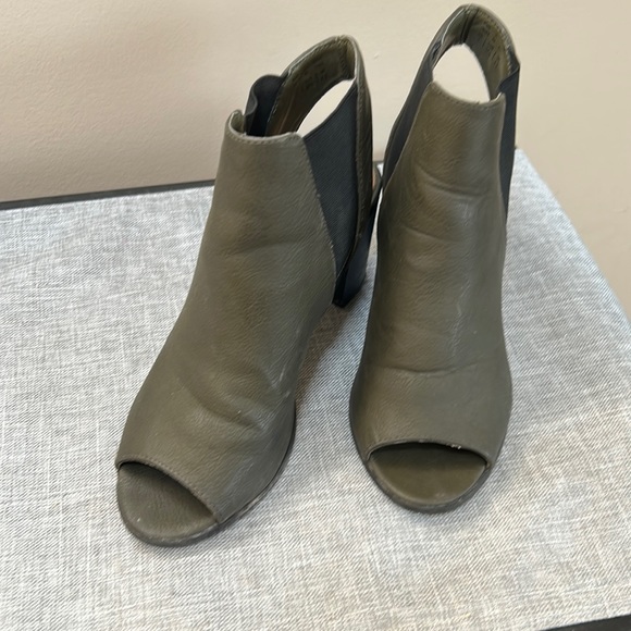 Army Green Peep Toe - Picture 1 of 3